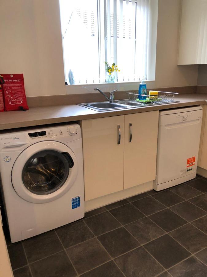 Hill House - 5 Mins Merry Hill - Perfect For Contractors & Families 브라이얼리 힐 외부 사진