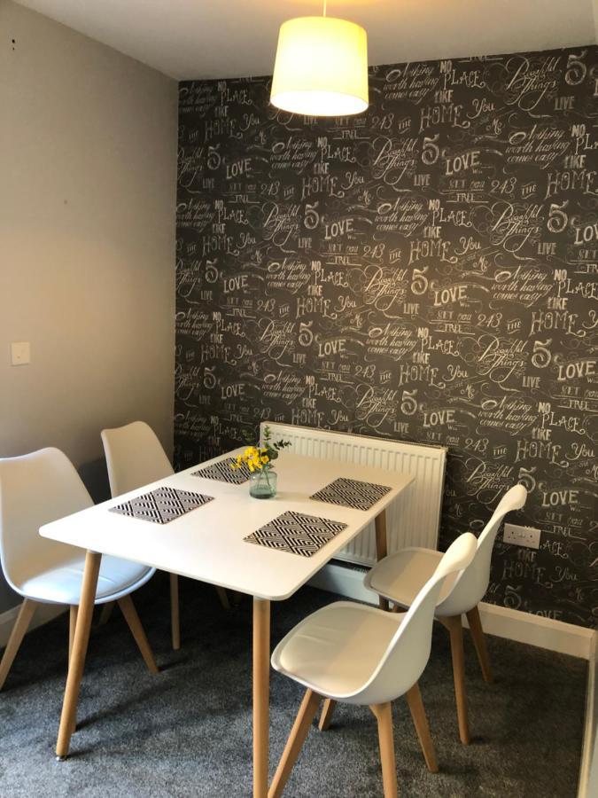 Hill House - 5 Mins Merry Hill - Perfect For Contractors & Families 브라이얼리 힐 외부 사진